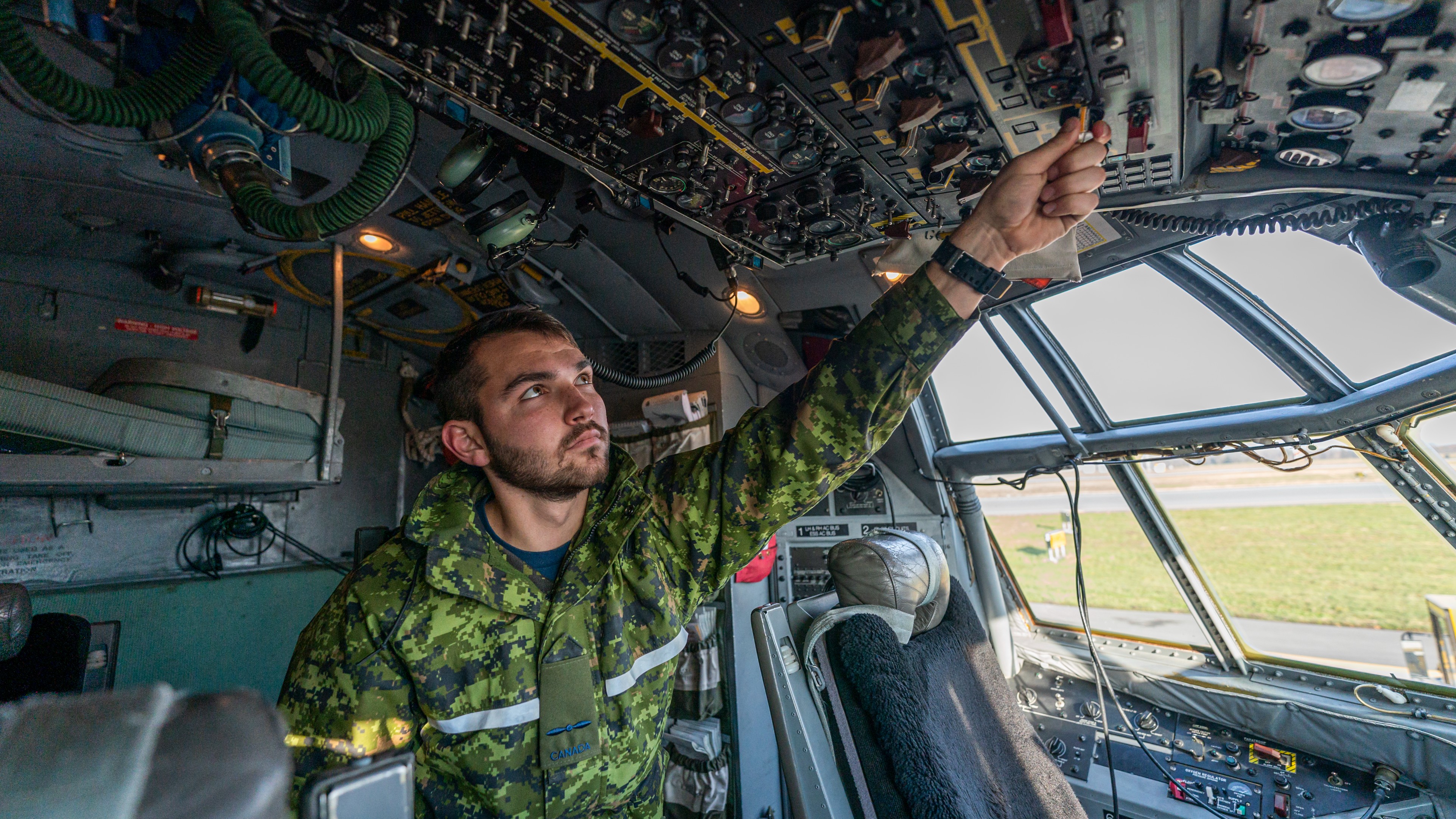 canadian air force pilot salary