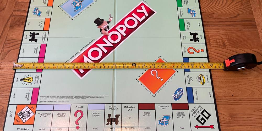 measurements of a monopoly board