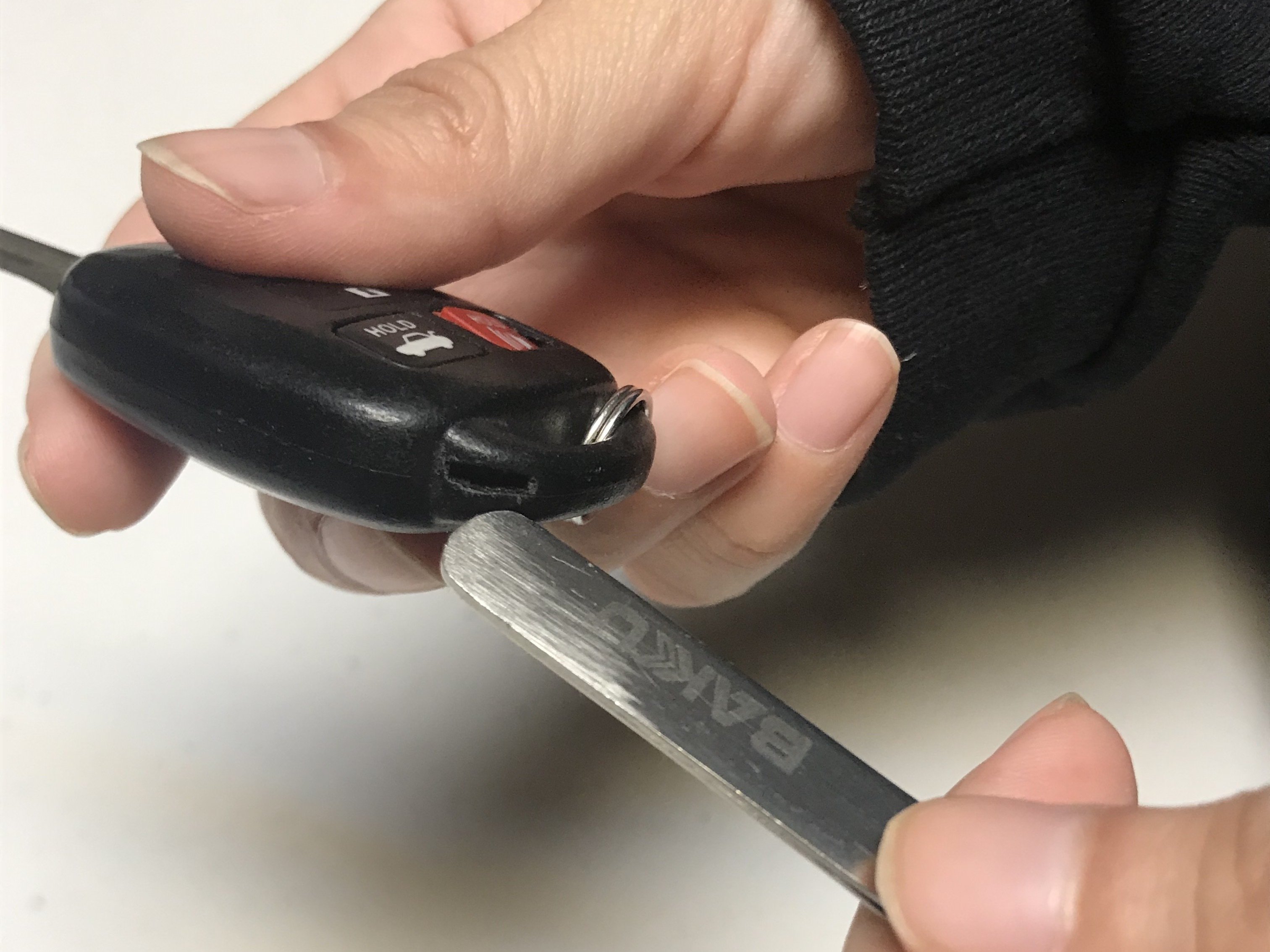 how to change toyota key fob battery
