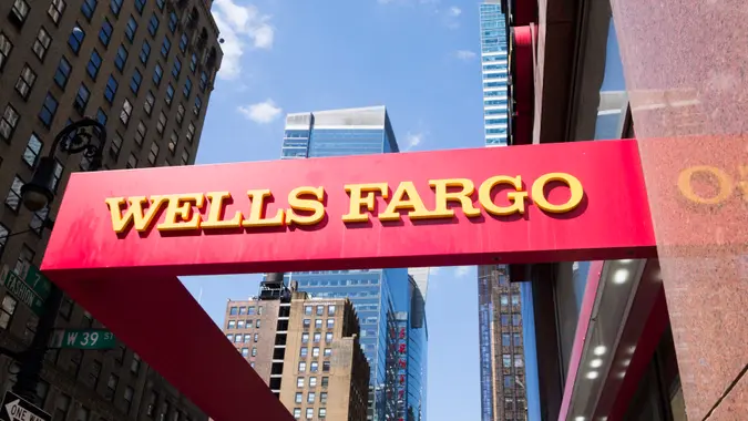 wells fargo open late today