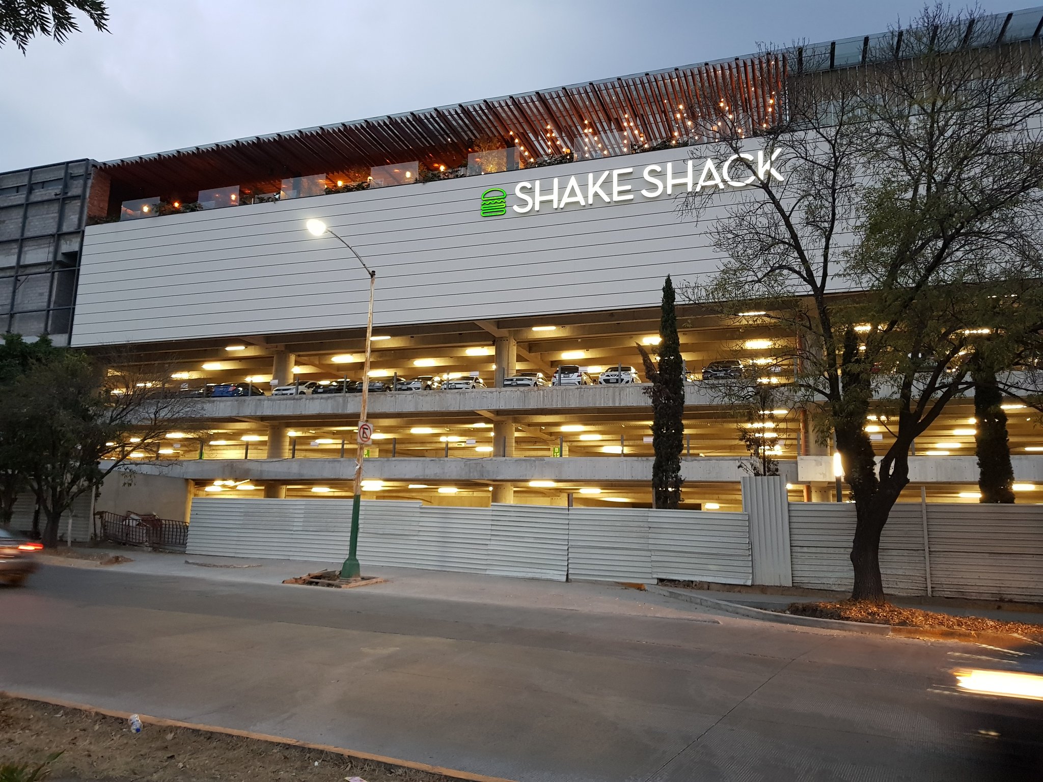shake shack plaza satelite