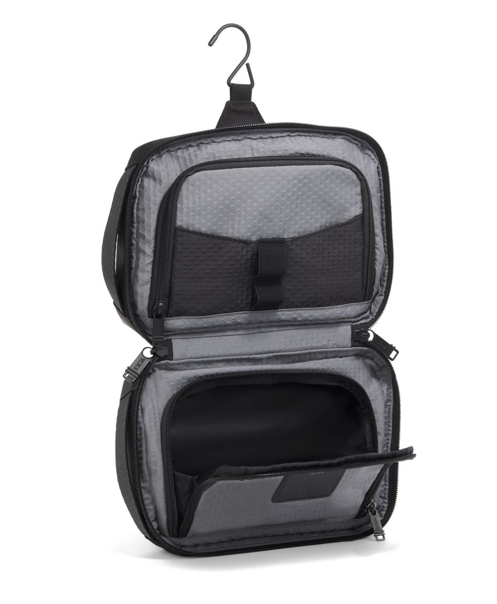 tumi toiletry bag