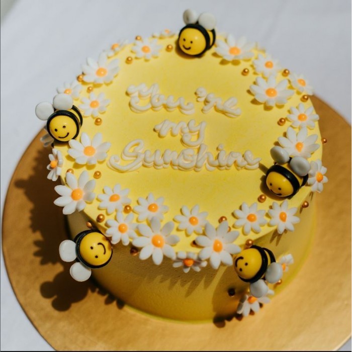 bee decorations for cake