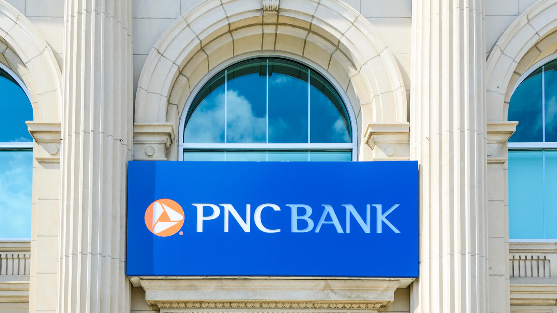 pnc bank hours today