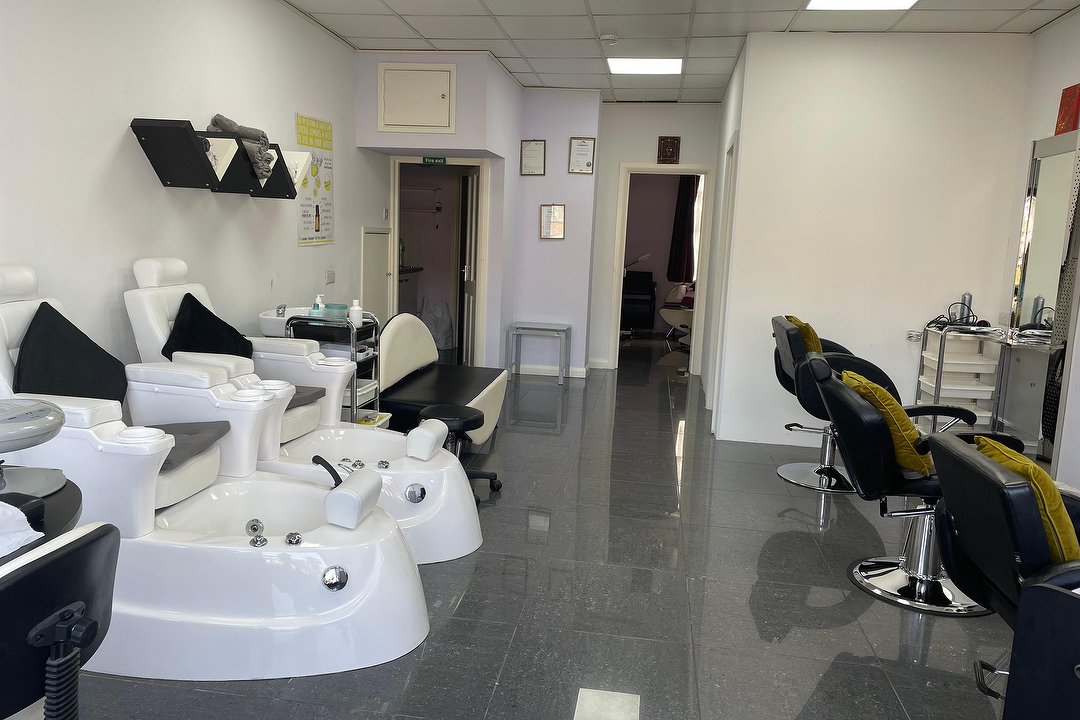 nail bars in enfield