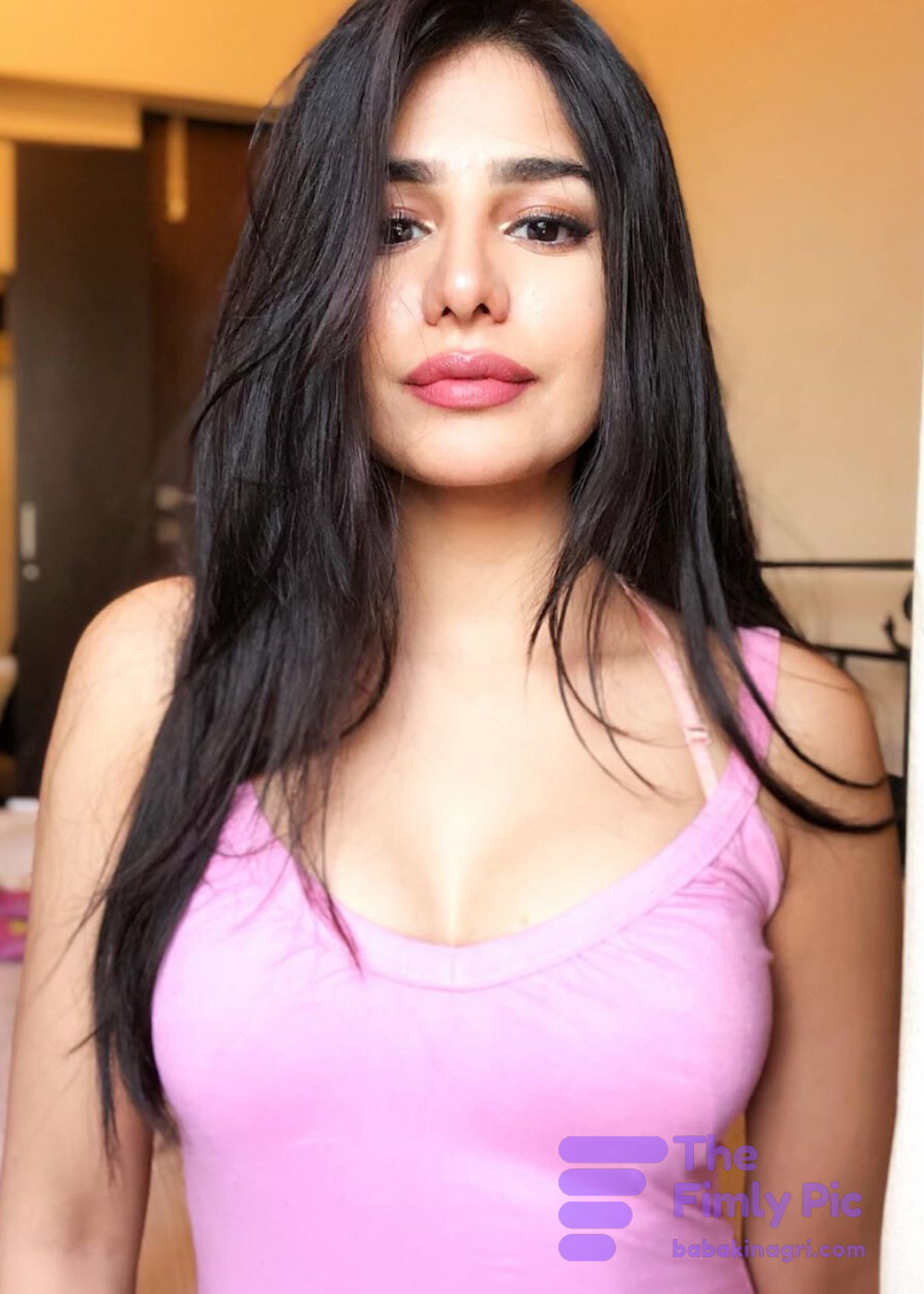 sarah khatri hot