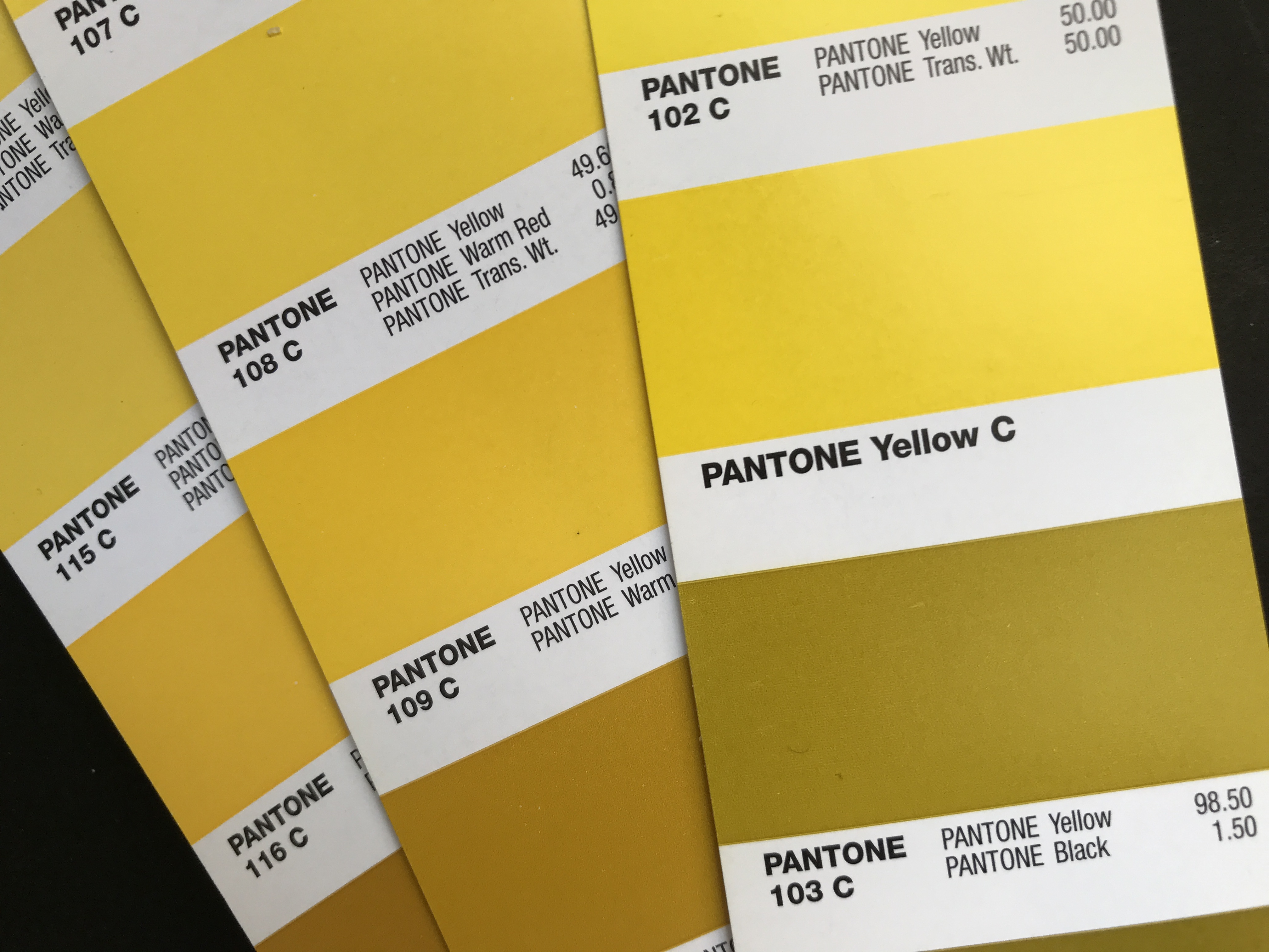 pantone 109c