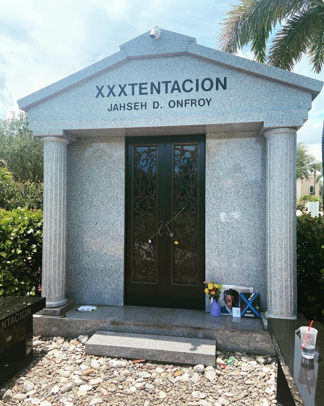xxtenations grave inside