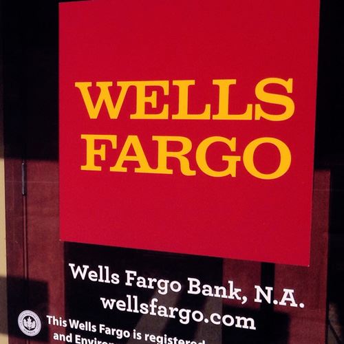 wells fargo operating hours