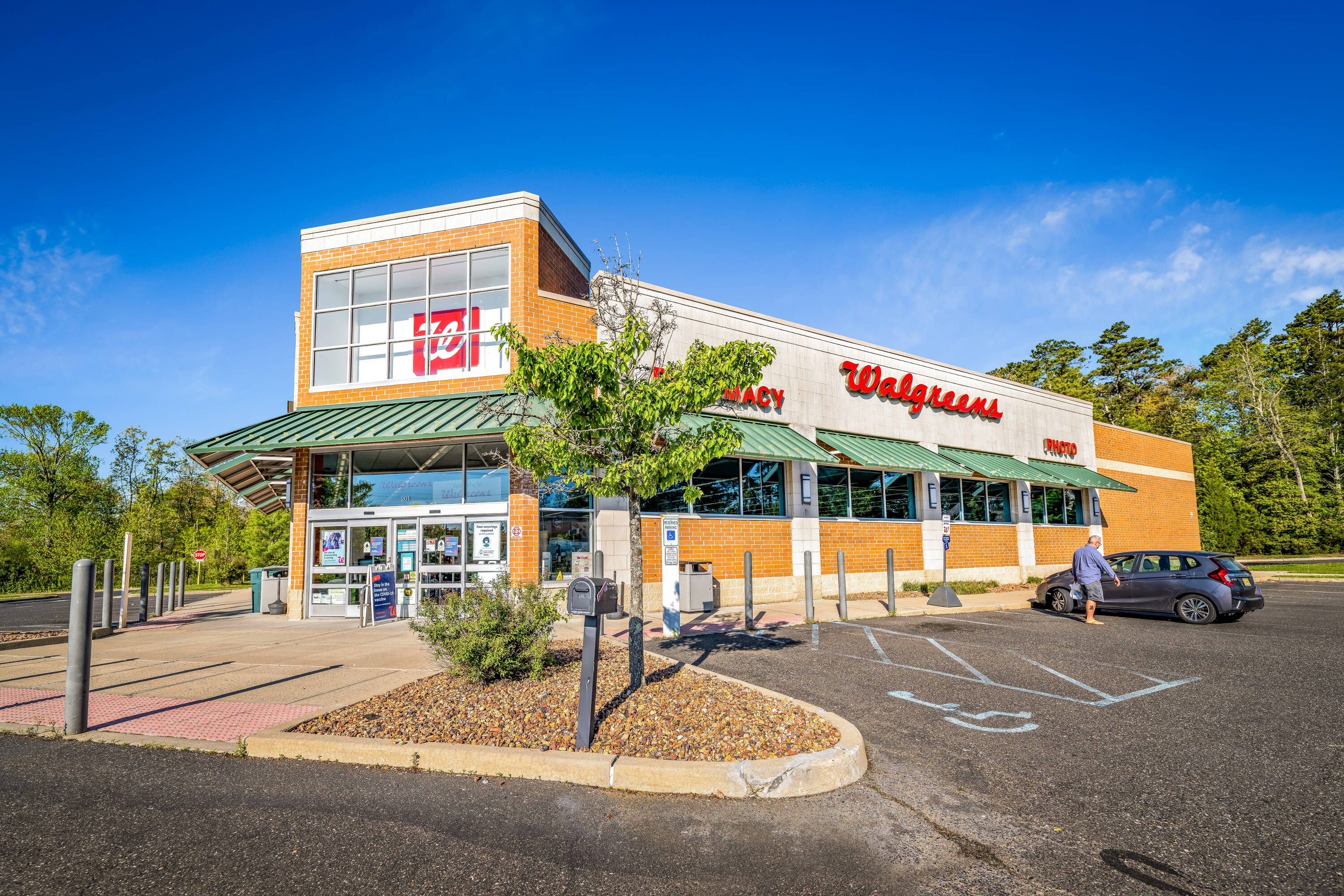 walgreens at hampton and gravois