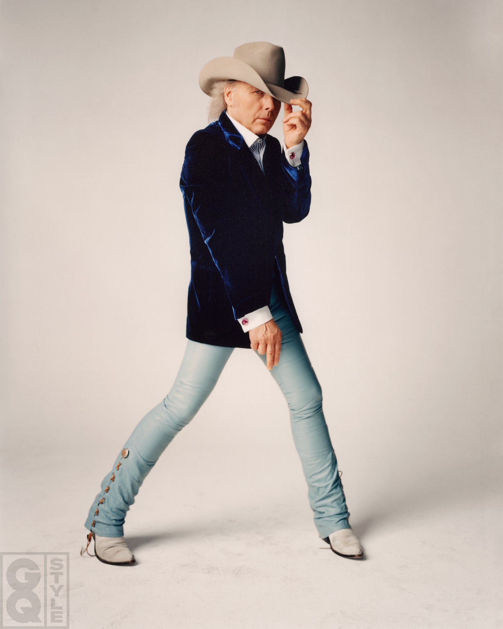 is dwight yoakam still active