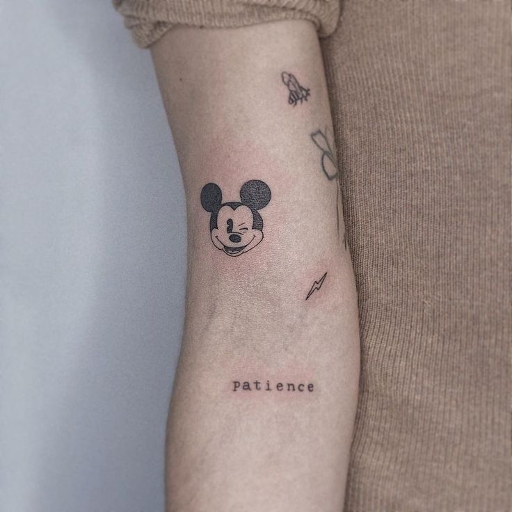 tatuajes mickey mouse