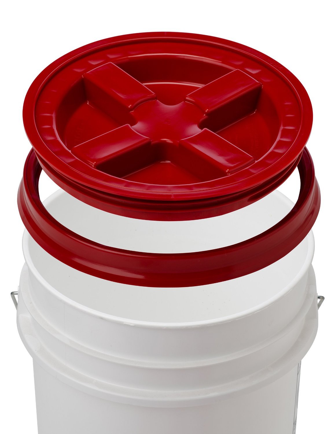 bucket with screw on lid