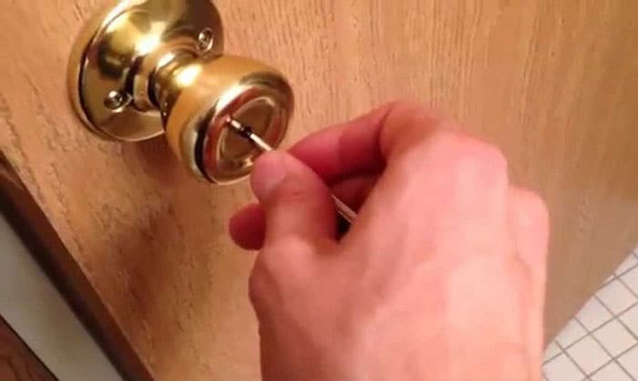 how to unlock door with pinhole