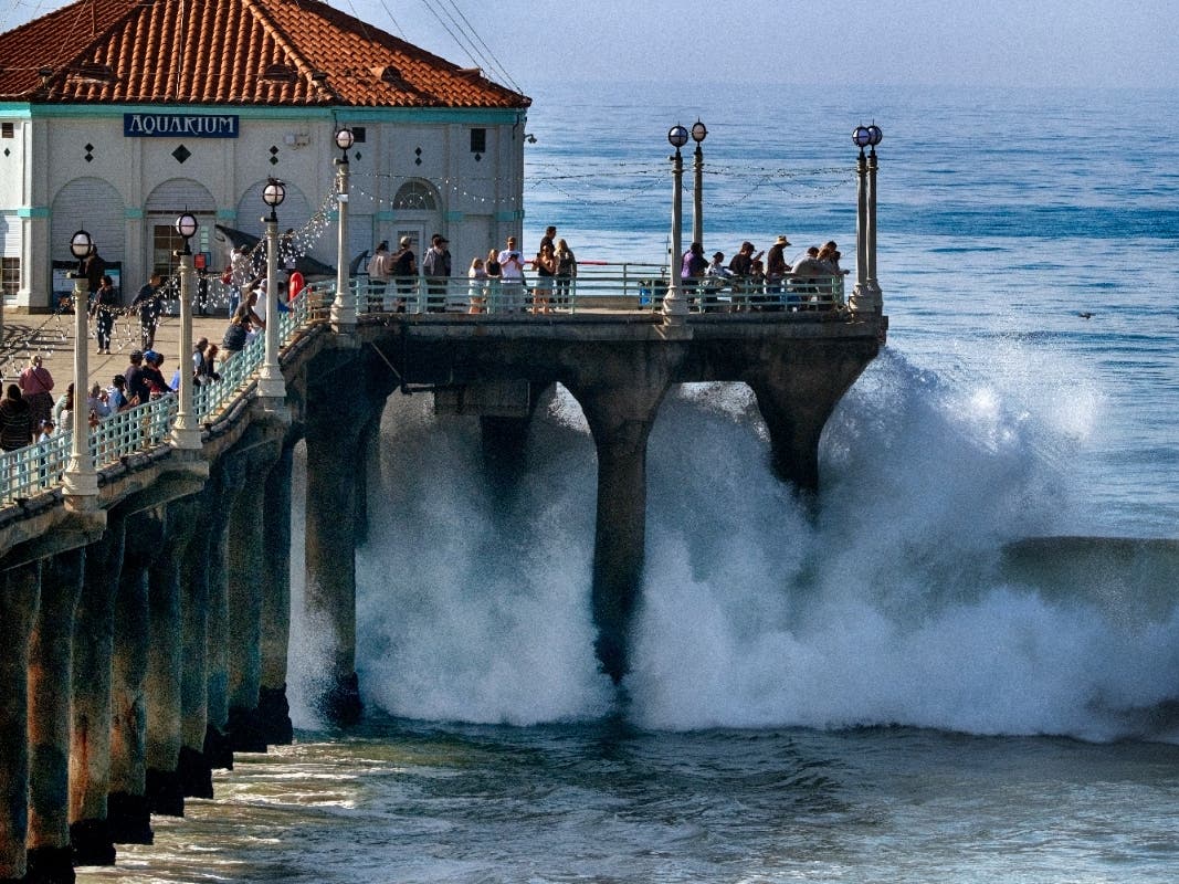 manhattan beach waves today