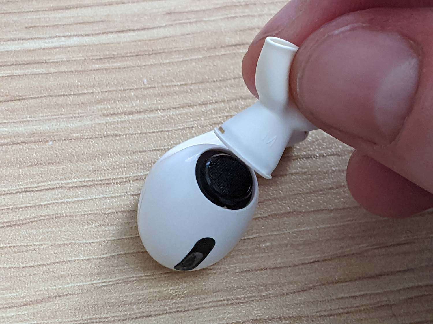how to replace airpod pro tips