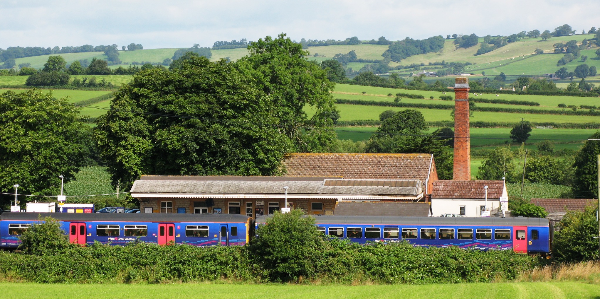 trains to castle cary