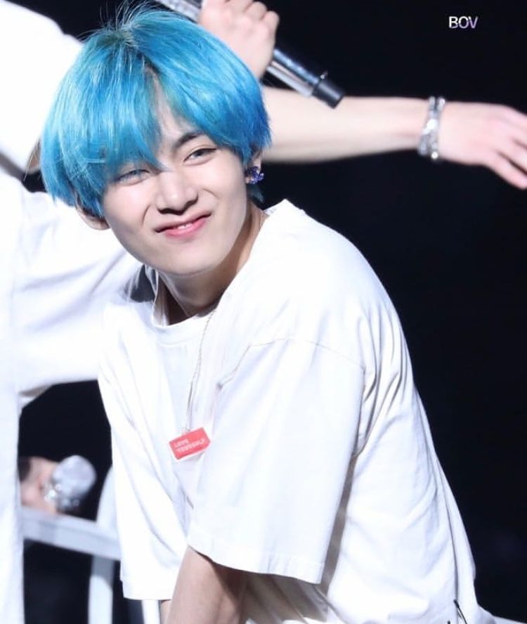 blue hair taehyung