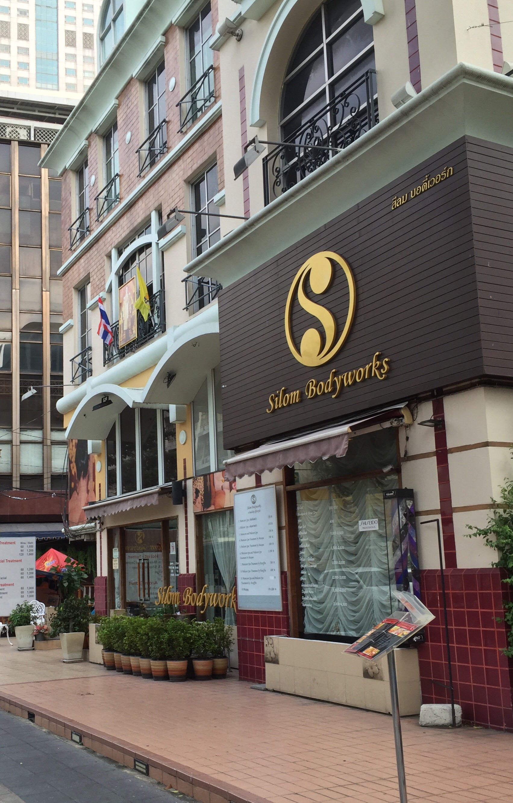 bangkok ladyboys massage