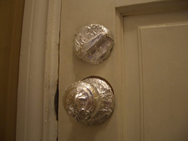 why wrap aluminum foil around door knobs