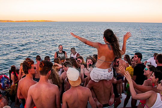 fiesta en barco albufeira