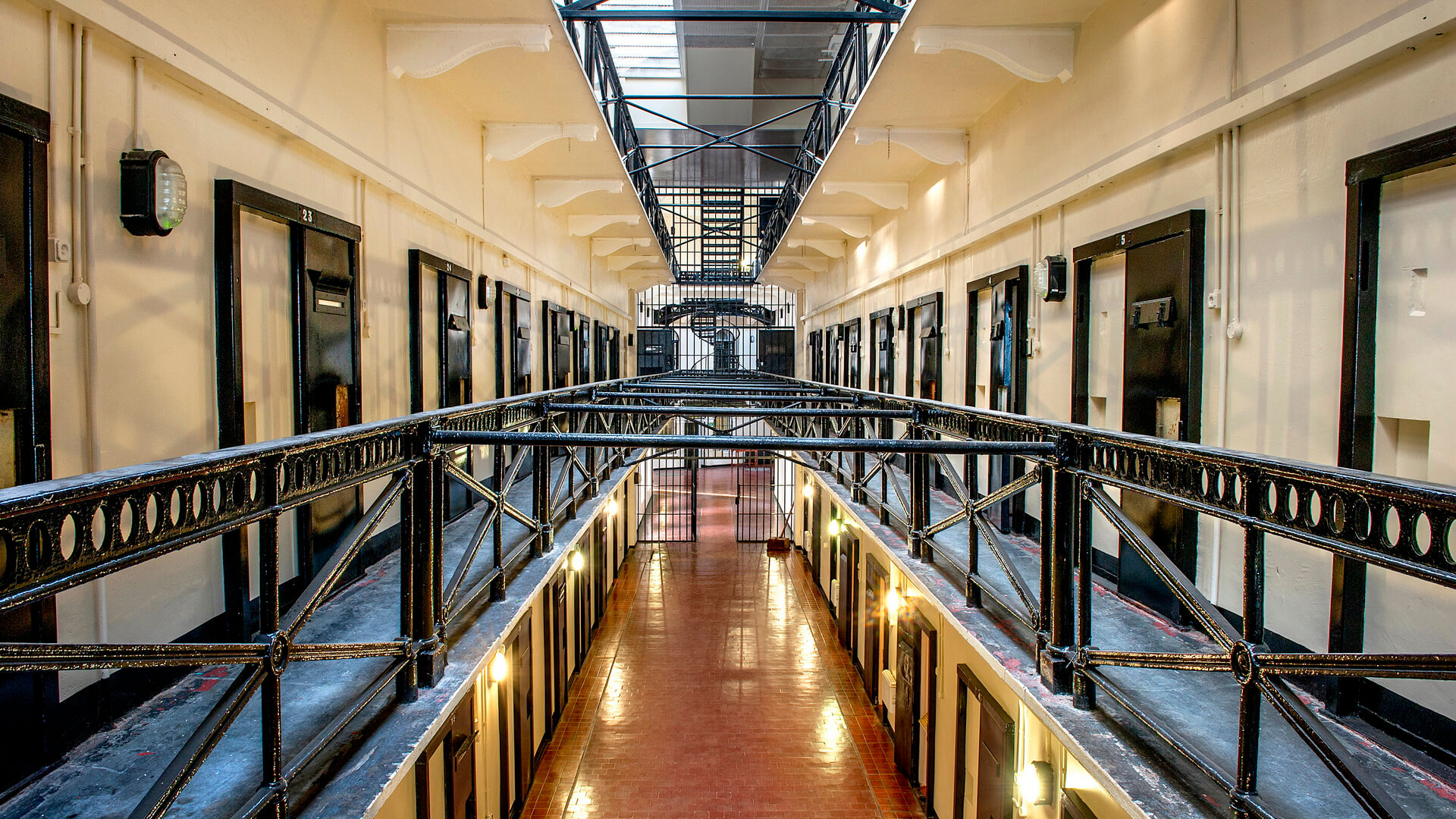 hotels near crumlin road gaol