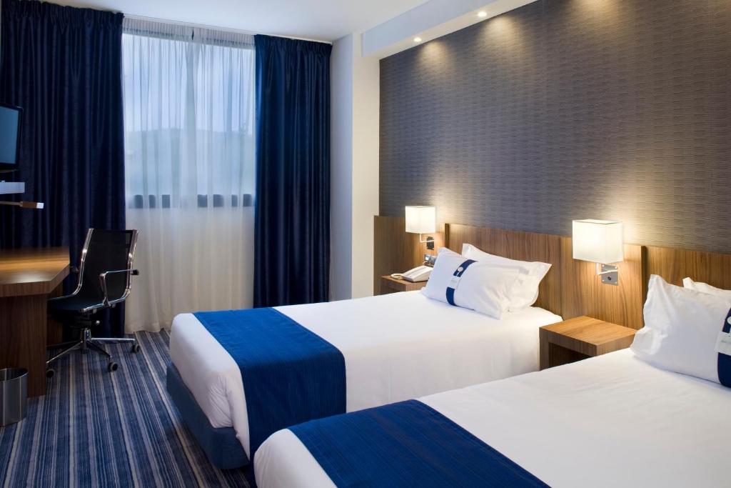 holiday inn express bilbao derio