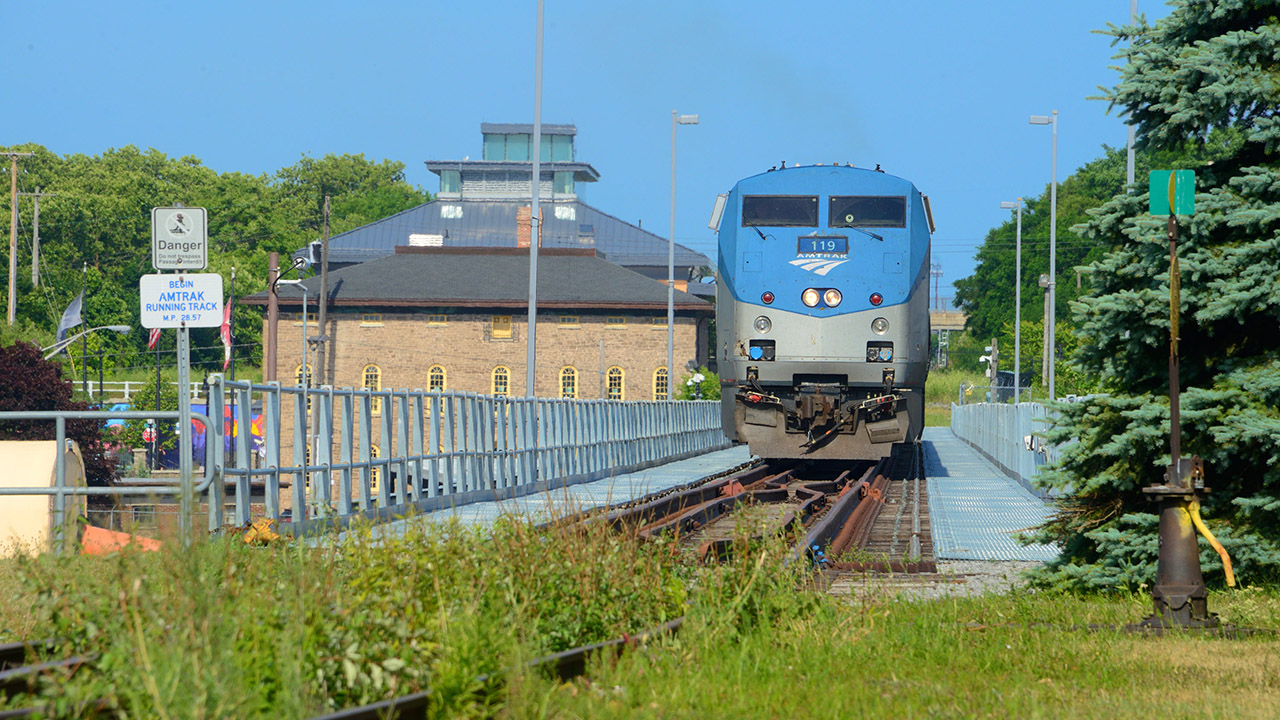 amtrak maple leaf