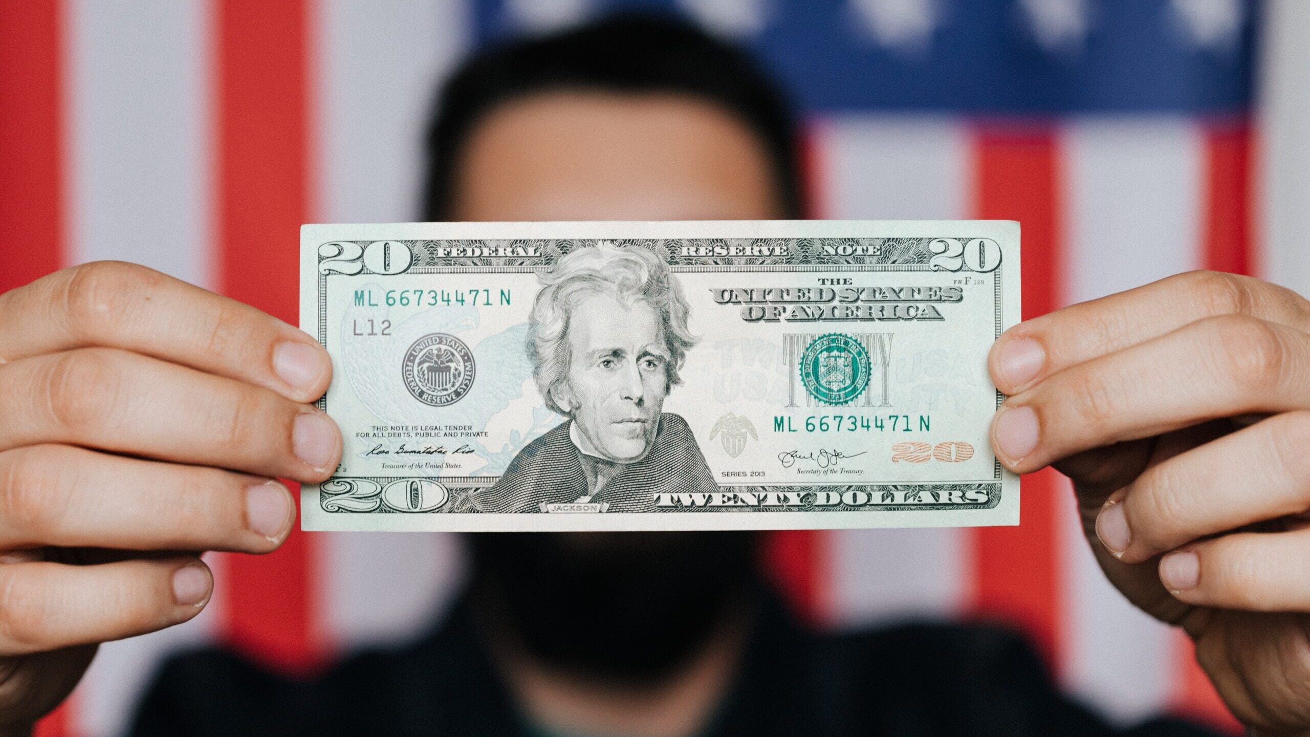 10 pounds in american dollars