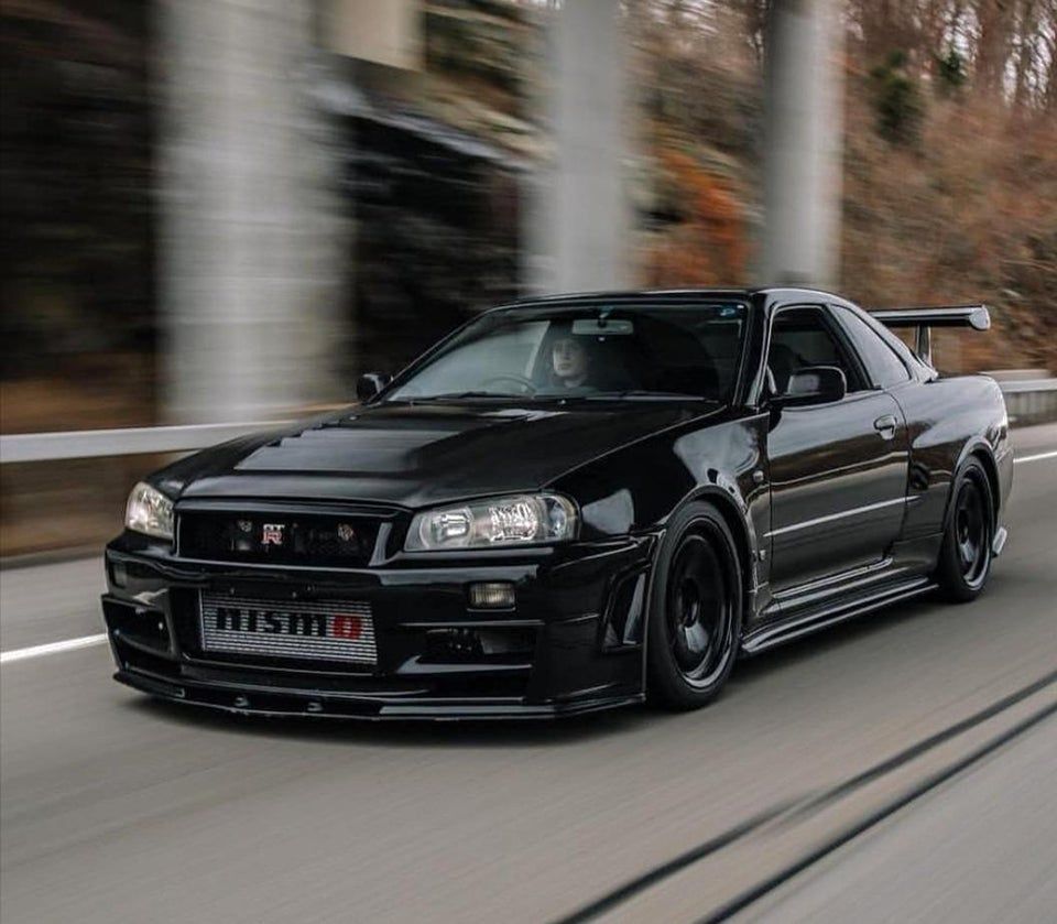 black skyline r34