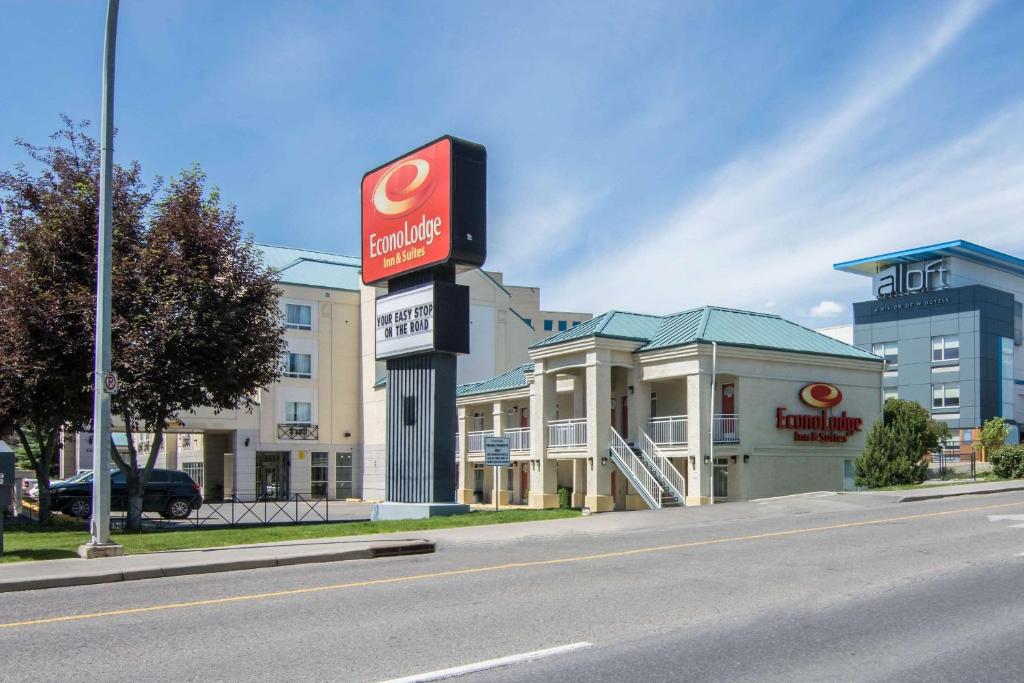 econo lodge university calgary