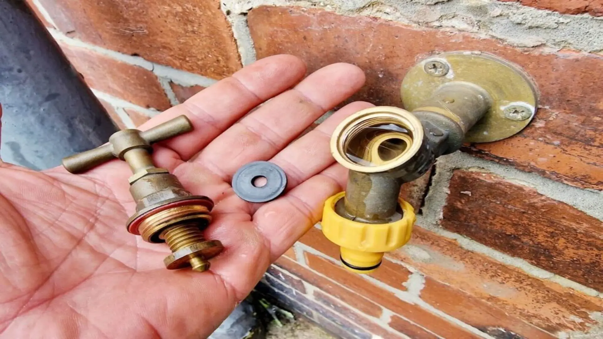 how to fix a leaking outdoor tap