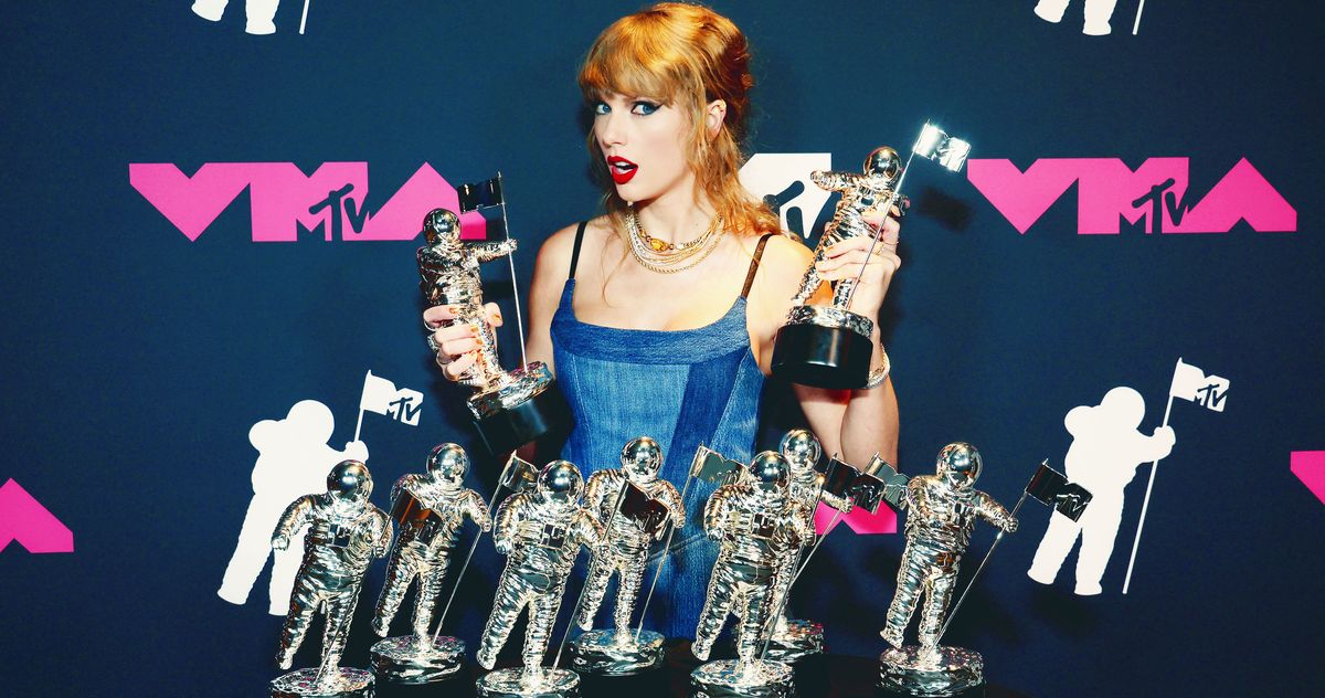 how many vmas does taylor swift have