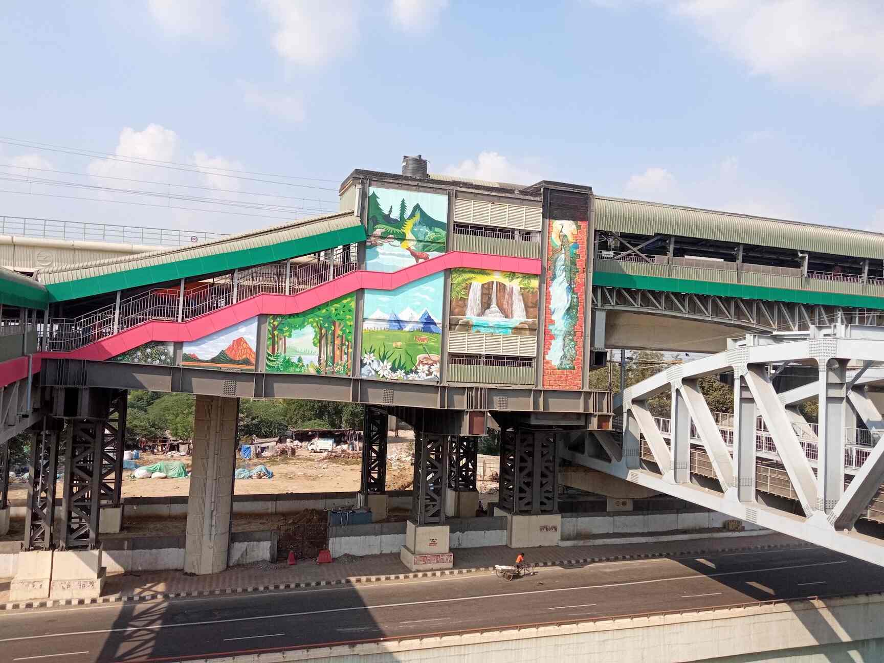 west punjabi bagh metro station