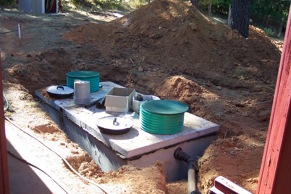 septic tank cleaning cost