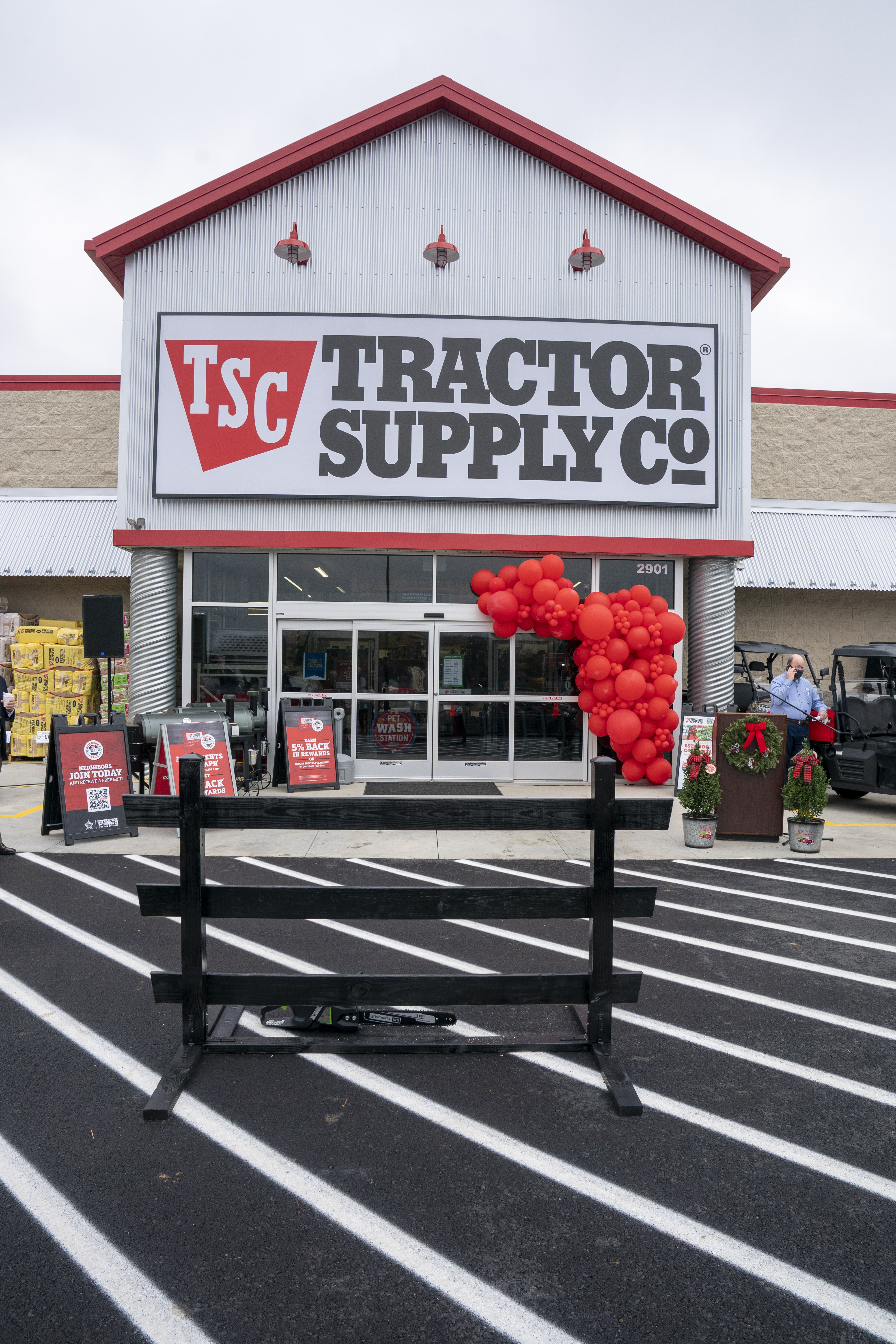 how much does tractor supply pay in texas