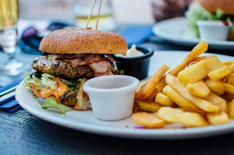 lugares para comer cerca