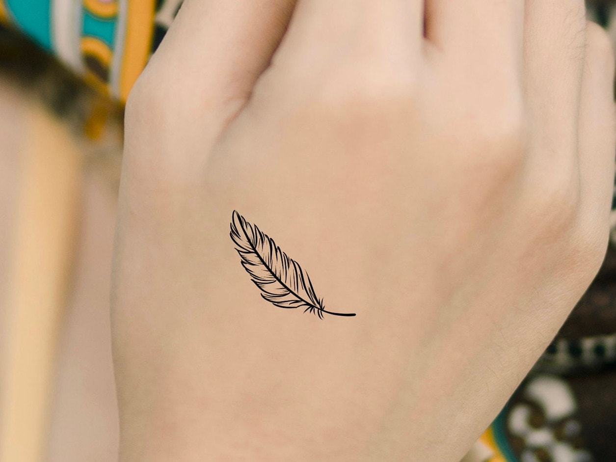 tatuajes de plumas pequeñas