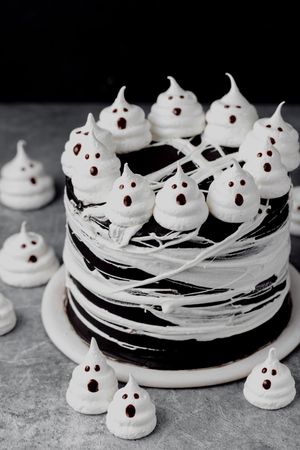 decorations for halloween cakes