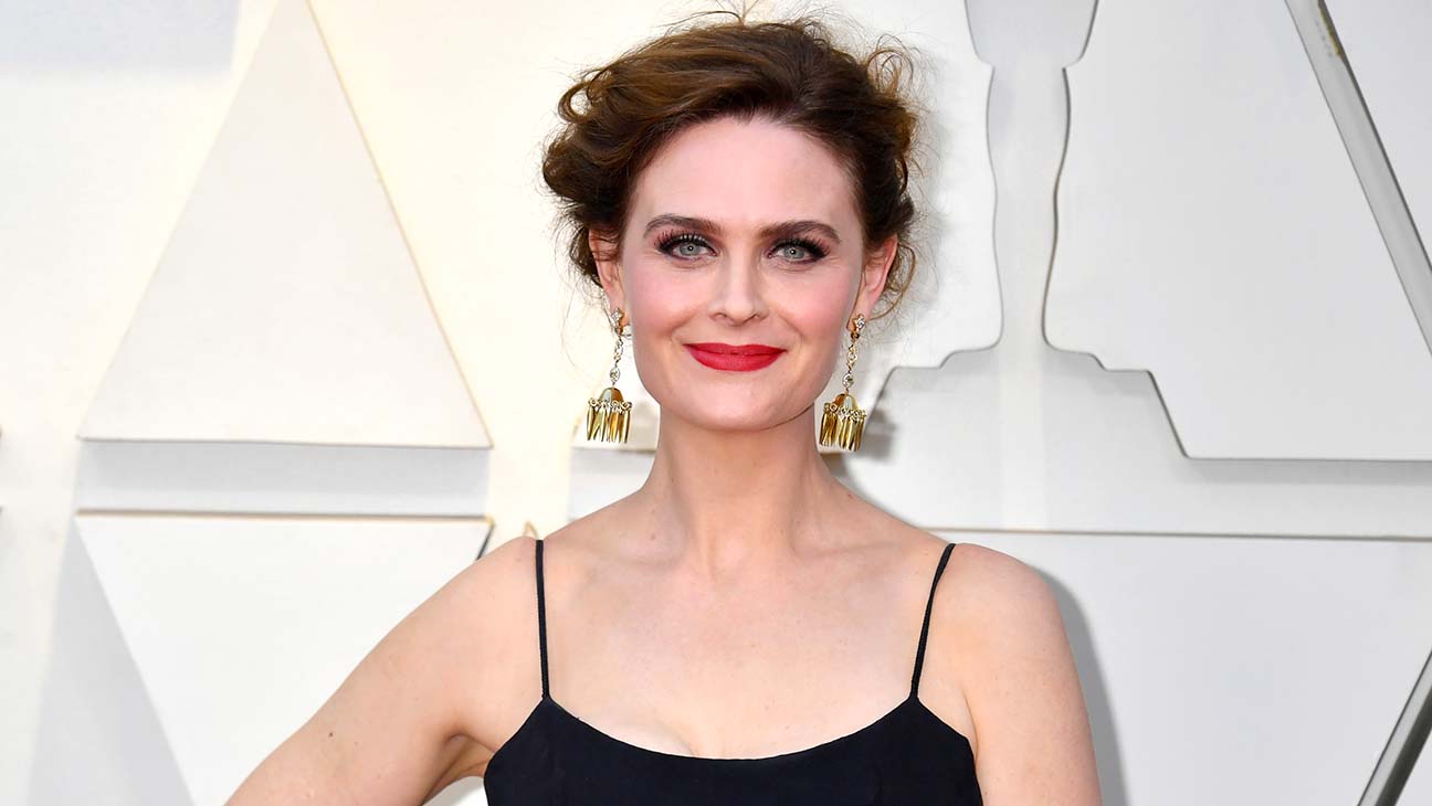 is emily deschanel deaf