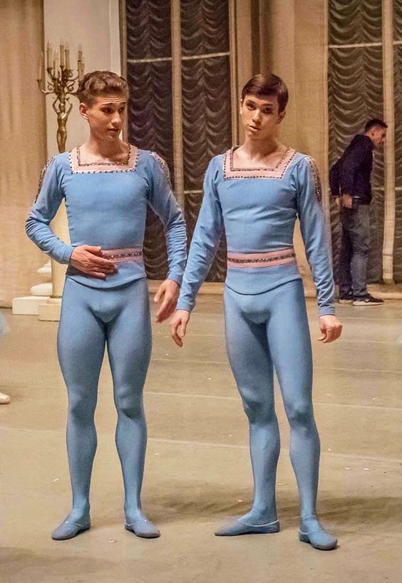 male ballet bulge