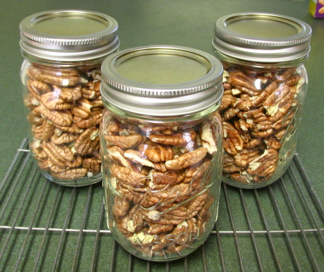 how many pounds of pecans in a 5 gallon bucket