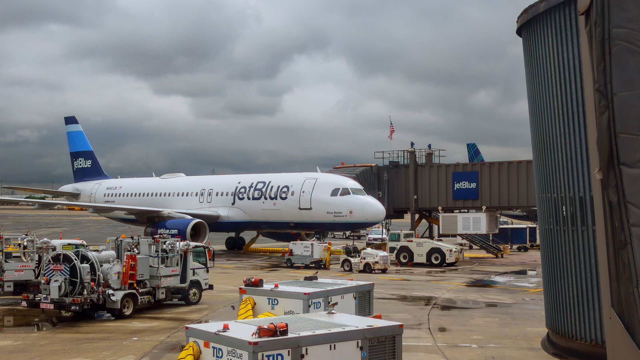 newark airport jetblue flight status