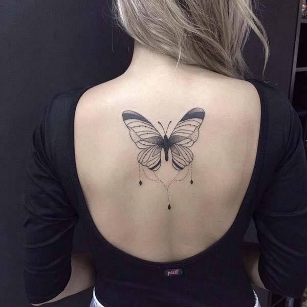 tatuaje mariposas espalda mujer