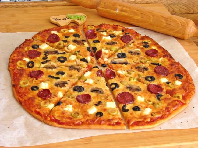 karbonatlı pizza