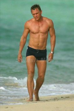 daniel craig shirtless