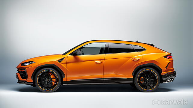 lamborghini urus side view