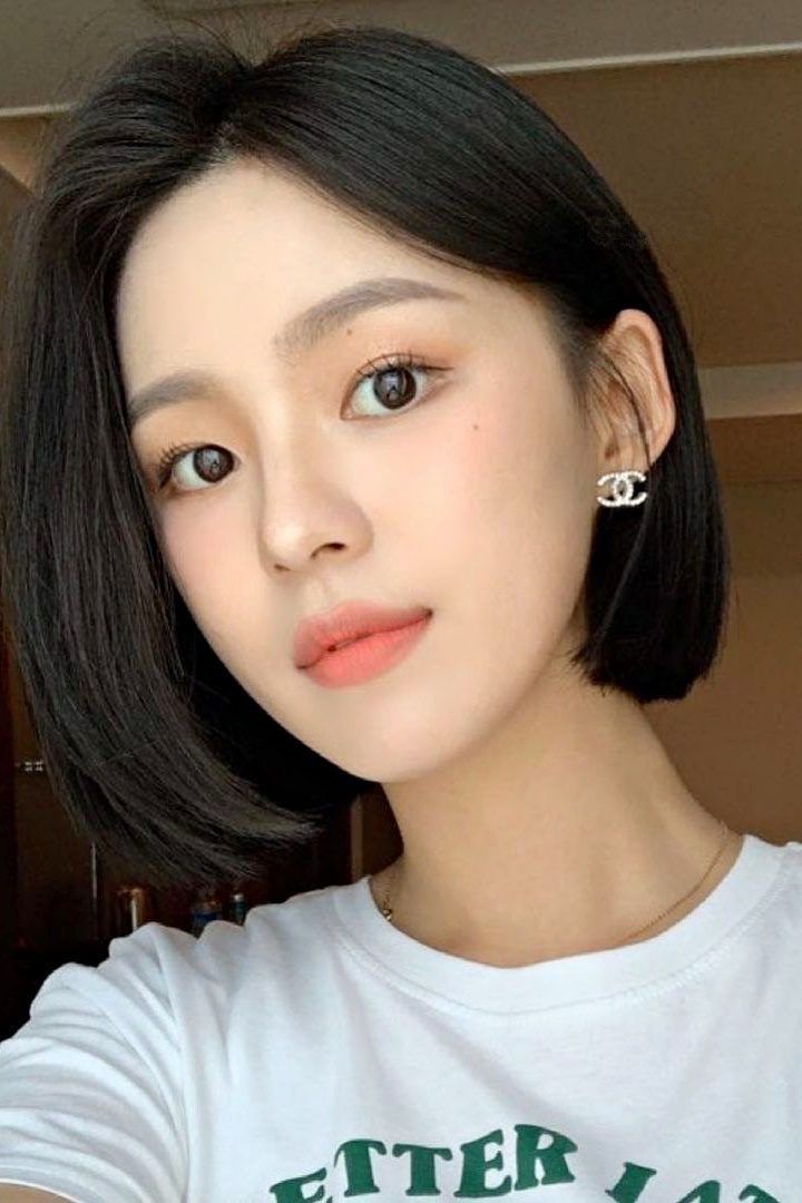 korean short hairstyle female