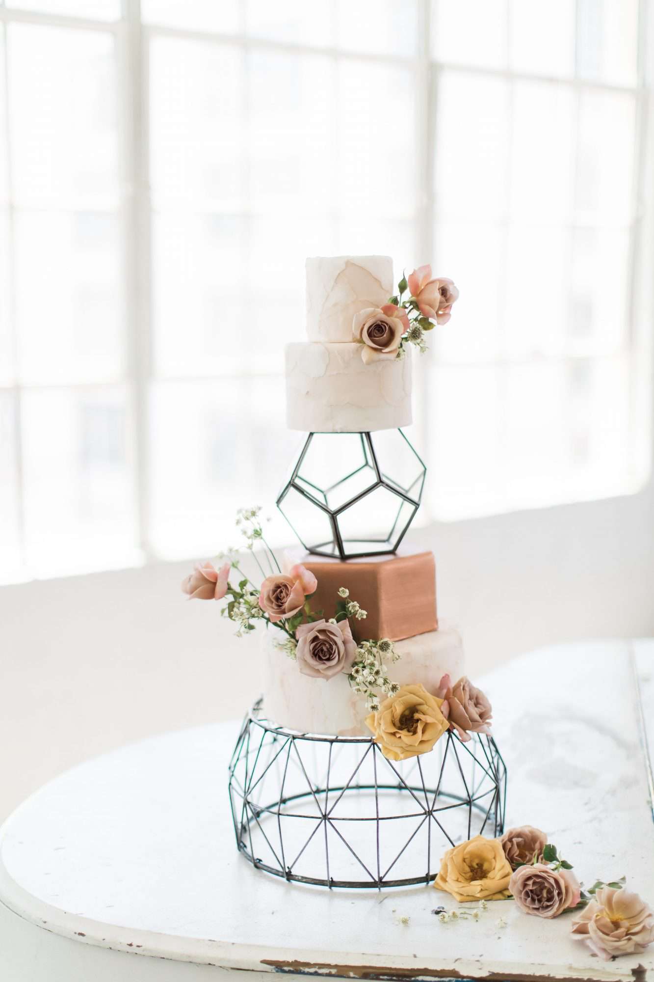 cake stands for wedding cakes