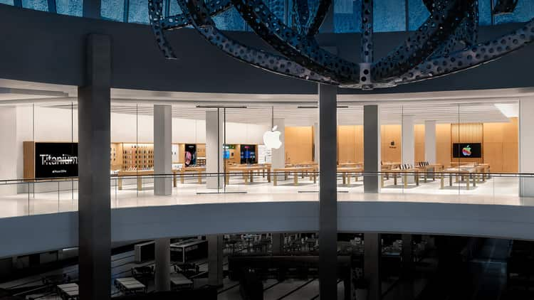 apple store mississauga square one